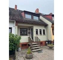 3 Zimmer Reihenmittelhaus mit Vollkeller, Wintergarten mit Garage - Bremen Arbergen