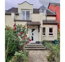 Geräumiges, energieeffizientes Einfamilienhaus in Polch mit Garten und großer Garage