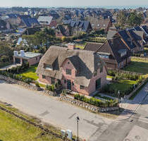 Neubauhausteil unter Reet - 3.195.000,00 EUR Kaufpreis, ca.  167,00 m² Wohnfläche in Wenningstedt-Braderup (Sylt) (PLZ: 25996)