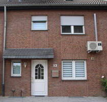 *Reserviert* Familienfreundliches Reihenmittelhaus mit Garten, Sauna und Spieloase - Duisburg Bergheim