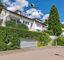 WOHNGLÜCK MIT AUSSICHT IN TRAUMHAFTER SÜDHANGLAGE! 3-Zi. Wohnung mit Balkon, TG-Stpl. & Außenstpl.! - Schwäbisch Gmünd