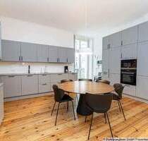 Sanierte 4-Zimmer-Altbauwohnung mit 2 Balkonen, Einbauküche und Aufzug - Berlin Prenzlauer Berg