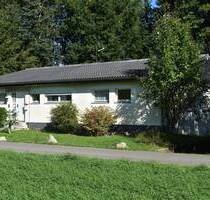 Charmantes Ein- bis Zweifamilienhaus in idyllischer Alleinlage bei Kell am See
