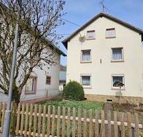 Ehemaliges Bauernhaus mit Garage, Scheunen und Innenhof in der Vulkaneifel - Meerfeld