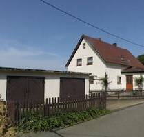Teilsaniertes Einfamilienhaus (DHH) mit Garagen und großem Grundstück in bevorzugter Wohnlage von Reichenbach zu verk...