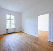 Mit SONNEN-BALKON: Gründerzeit-Wohnung, 2 Zimmer, TOP saniert, **mit Aufzug** - bezugsfrei! - Berlin Steglitz