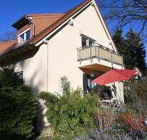 Mehrfamilienhaus mit drei Wohnungen und großem Garten in Kleinmachnow von Privat