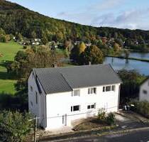 Rarität mit Seeblick - Ein-Zweifamilienhaus in bester Lage von Hohenroda