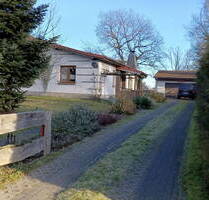 Katerbow, EFH im Bungalowstil mit Doppelgarage, Doppel-Carport und großen Garten