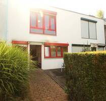 Einfamilienhaus, Garten, Terrasse und Garagenplatz mit Zugang direkt ins Haus - Bonn / Brüser Berg