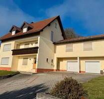 Einfamilienhaus mit 3 WHg, Garten und 4 Garagen in Münchshofen - Teublitz