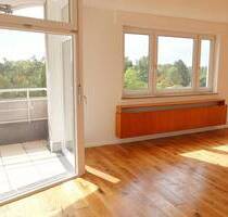 Exklusive 5-Zimmer-Whg mit Panoramablick, zwei Balkonen & Tiefgarage - Zweitbezug nach Kernsanierung - Böblingen