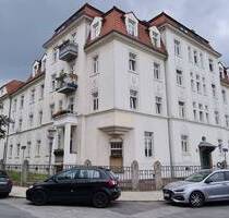 Geräumige 4-Zimmer-Mansardgeschosswohnung mit Gäste-WC in gepflegtem Mehrfamilienhaus zu vermieten! - Dresden Trachau