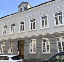 Frisch renoviert! Zentrale 2-Zimmer-Dachgeschoss-Wohnung mit Einbauküche in Flensburg