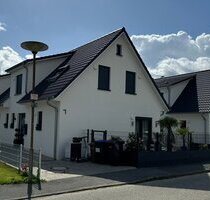 Neubau Doppelhaushälfte jeweils ca. 122 m² Wfl, KfW-55 inkl. ca. 505 m² Grundstück in Lübeck! Baufinanzierung ab ca. 1.800,00 € mtl.!