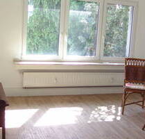 Lichtdurchflutete 3 Zimmer + Eßküche + Balkon + Keller + sofort frei !!! Privat !!! - Köln Meschenich