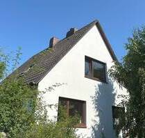 Sanierungsbedürftiges EFH in Ellerau. 115 m2 Wfl , 988 m2 Grundstück