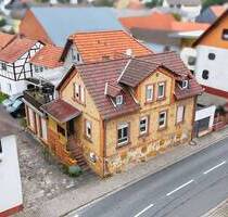 Großzügiges Mehrfamilienhaus mit 3 Wohneinheiten, Gewerbeflächen, Gartenidylle & Potenzial - Hasselroth Niedermittlau