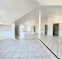 Reserviert! Außergewöhnliche Dachgeschosswohnung mit drei Zimmern und schönem Ausblick in Wirges