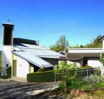 Raum für Ihre Ideen: Ehemalige Kirche mit Wohnhaus und Kloster in ruhiger Lage - Rotenburg an der Fulda Lispenhausen