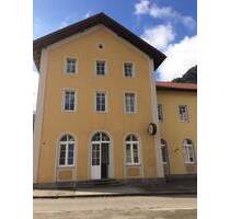Helle Wohnung in zentraler Lage, hohe Altbauräume - Immenstadt