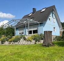 **Einfamilienwohnhaus in Feldrandlage mit herrlichem Fernblick auf großem Grundstück** - Wächtersbach Weilers