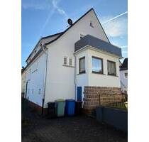 **Charmantes Ein-Zwei-Familienhaus (DHH) in Ortsrandlage** - Schlüchtern Herolz