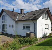 Einfamilien-Wohnhaus mit Einliegerwohnung u. Garagengebäude mit Carport in ruhiger Lage von Detmold-Heiligenkirchen-20 km von Lemgo entfernt