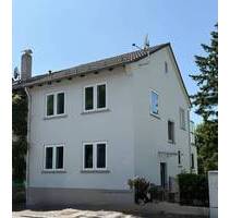 **Charmante Doppelhaushälfte am Stadtrand mit schönem Grundstück** - Frankfurt am Main Eschersheim