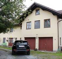 Solides, großzügiges Wohnhaus mit vielen Nutzungsmöglichkeiten (Wohnen, Arbeiten, Praxis) mit Pool und Brunnen - Schaufling