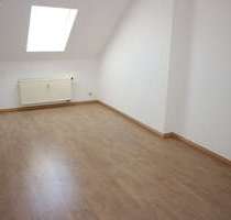 frei ab 1.8.25 - Schöne Wohnung im DG - Bad mit Fenster + Stellplatz - Chemnitz Zentrum