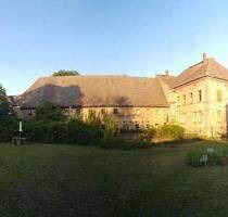 Ensemble der Exklusivität: Ein Herrenhaus, ein Kutscherhaus und Ställe in unverbaubarer Ortsrandlage - Döbeln Zschäschütz