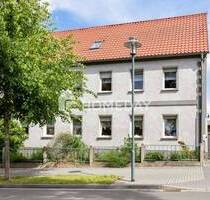 Großzügiges EFH mit Gartenidylle, Pool, Kamin, EBK und 4 Garagen - auf 826 m² Grundstück - Hohenmölsen