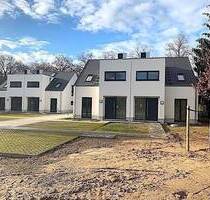 Moderne Doppelhaushälfte mit 211 qm Wohn-Nutzfläche ! Luft-Wasser-Wärmepumpe mit Energieeffizienskl. A+ ! Provisionsfrei ! Sofort beziehbar ! - Potsdam Bornstedt