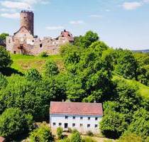 **WOHNHAUS AM HISTORISCHEN BURGBERG FÜR NATURLIEBHABER** - Burgthann