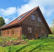 Zauberhaftes Holzbohlenhaus mit Einliegerwohnung in Mohrkirch