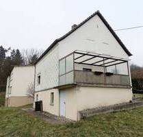 Freistehendes 1 FHS mit großem Balkon, in ruhiger Höhenlage, mit Garten und Autoabstellplätzen in Bierbach (Sackgasse) - Blieskastel