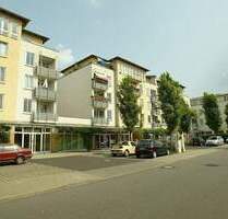 Helle und freundliche 2-Raum-Wohnung im Dresdner Norden! Mit Balkon, Einbauküche, Parkett, Aufzug und Tiefgarage in ruhiger Lage! - Dresden Mickten