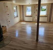 Zweifamilienhaus mit großem Garten und Scheune in zentraler Lage - Hirrlingen