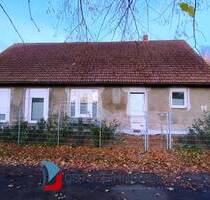 EFH mit Grdstk. ca. 2.685 m², ca. 224 m² Wfl., Teilsaniert, Keller, neuer Hühnerstall, vollständig eingezäunt - Behrenhoff / Busdorf