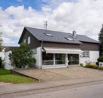 Attraktives Wohn- und Geschäftshaus mit großem Grundstück - Neuhausen ob Eck