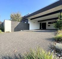 **BUNGALOW mit Einliegerwohnung-drei Terrassen-offener Wohnraum-Ruhe und Privatsphäre** - Viersen Ummer