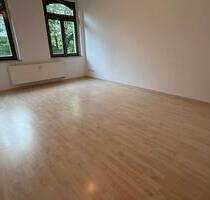 2. OG - Laminat - Bad mit Wanne -große Küche mit Balkon - Chemnitz Ebersdorf