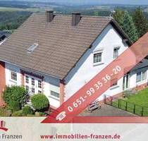 Malborn: Freistehendes Einfamilienhaus in idyllischer Umgebung mit gepflegtem Garten und zwei Garagen!