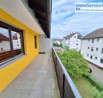 Freie 3,5-Zimmer-Wohnung mit Balkon, Garage und Stellplatz - Roth