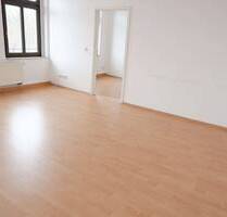 TOP Wohnung mit Laminat + Bad mit Dusche - frei ab 1.12.25 - Chemnitz Schloßchemnitz