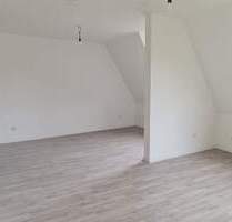 Gepflegte 4-Zimmer-Dachgeschosswohnung zu vermieten! 1Nettokaltmiete frei (2. Monat) - Duisburg Laar