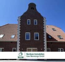 EXKLUSIVES WOHNEN (KfW 40). LICHTDURCHFLUTETE MAISONETTE IM DACHGESCHOSS. 2 BALKONE. - Norden