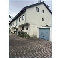 4 Zimmer Wohnung mit Haus-Charakter und Garage in ruhiger Lage von Worblingen