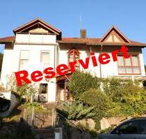 +++ Reserviert+++ Schönes Einfamilienhaus mit zwei Einliegerwohnungen – Top-Lage mit unverbaubarem Weitblick in Seelbach